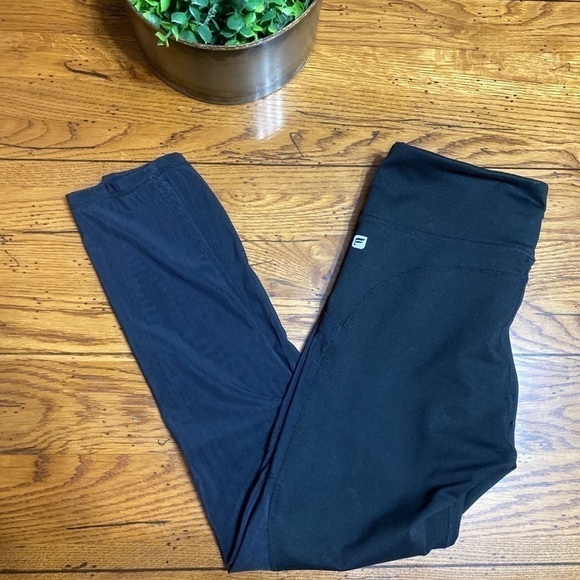 Fabletics Mid Waisted Black Mesh Panel Side Pockets Capri Size S. - Picture 10 of 10